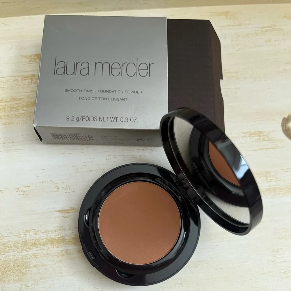Laura Mercier smooth finish foundation powder 18 BRAND NEW WITH BOX